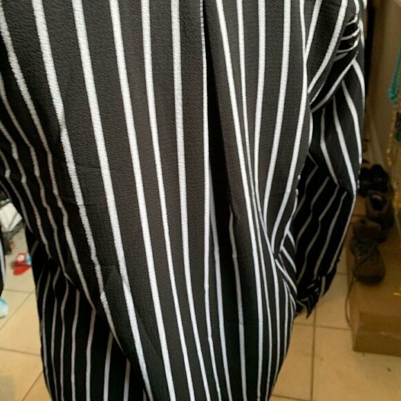 Black and off-white, long-sleeved blouse - Picture 2 of 5